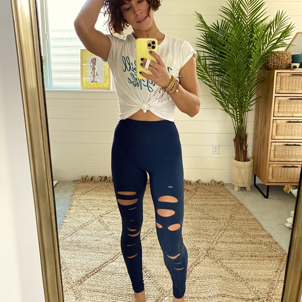 Alo Yoga Ripped Warrior Legging